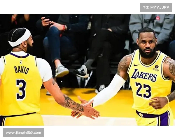 NBA赛季最新动态：詹姆斯领衔湖人再战勇士 双方豪强争锋看点十足
